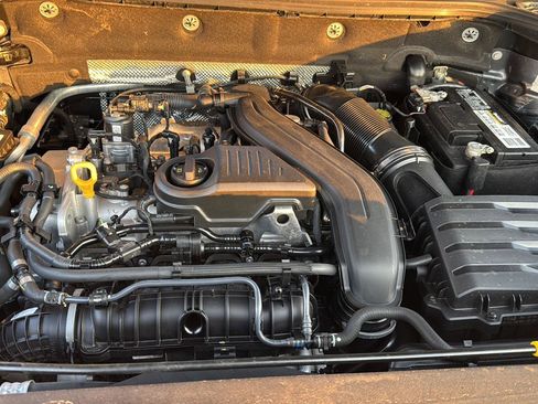 Used 2022 Volkswagen Taos SE image 28