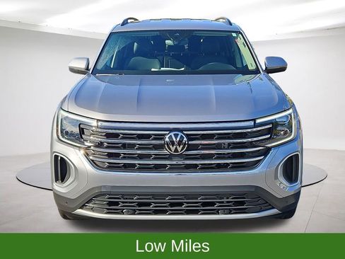 Used 2025 Volkswagen Atlas SE image 2