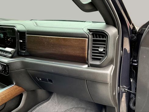 Used 2023 Chevrolet Silverado 1500 High Country w/ Z71 Off-Road Package AWD/4WD image 19