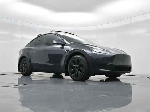 Used 2025 Tesla Model Y Long Range image 44