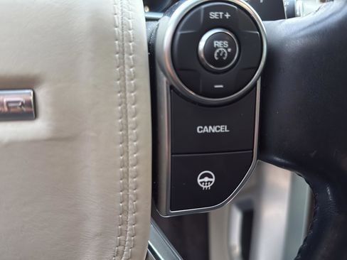 Used 2016 Land Rover Range Rover HSE image 15