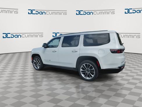 Used 2022 Jeep Wagoneer Series III w/ Premium Group I AWD/4WD image 6