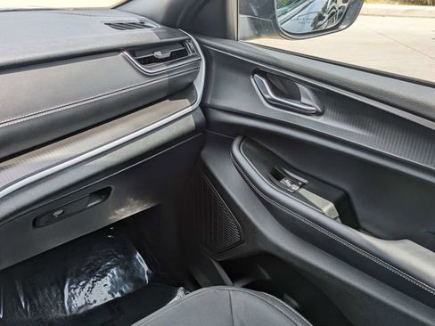 Used 2024 Jeep Grand Cherokee Laredo X w/ Luxury Tech Group I AWD/4WD image 19