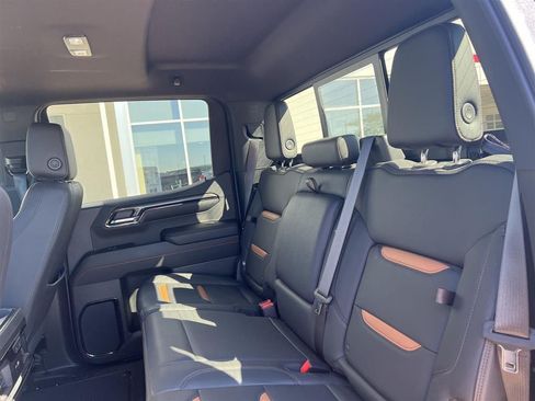 Used 2024 GMC Sierra 1500 AT4 w/ Technology Package AWD/4WD image 13