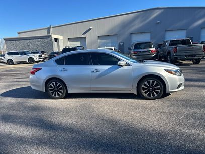 Used 2017 Nissan Altima 2.5 SL w/ Technology Package
