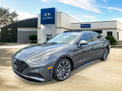 Certified 2022 Hyundai Sonata Limited FWD image 2