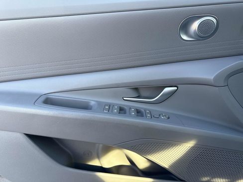 Used 2024 Hyundai Elantra SE image 18