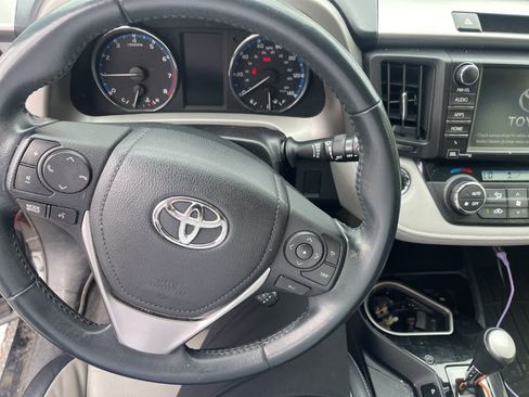 Used 2016 Toyota RAV4 Limited image 12
