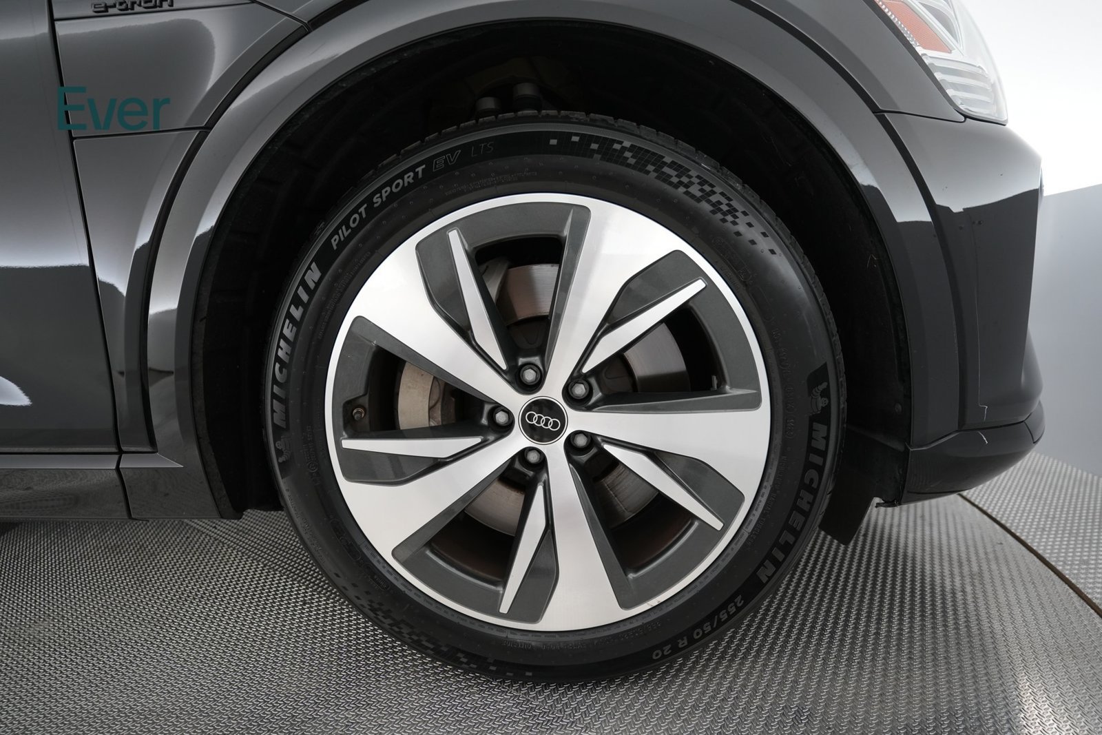 Used 2024 Audi Q8 e-tron Premium Plus AWD/4WD image 19