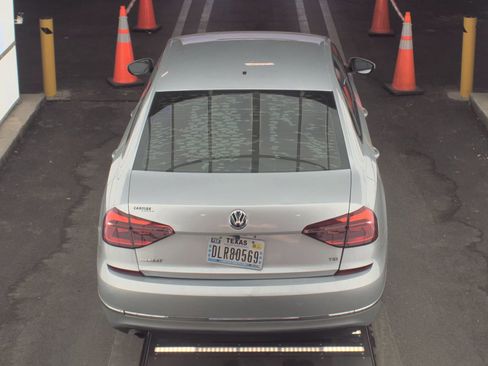 Used 2018 Volkswagen Passat 2.0T S image 11