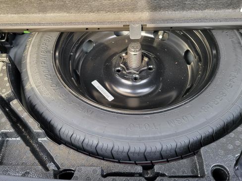 Certified 2024 Volkswagen Tiguan SE R-Line image 44