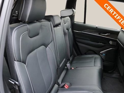 Used 2022 Jeep Grand Cherokee Overland w/ Adv Protech Group III image 17