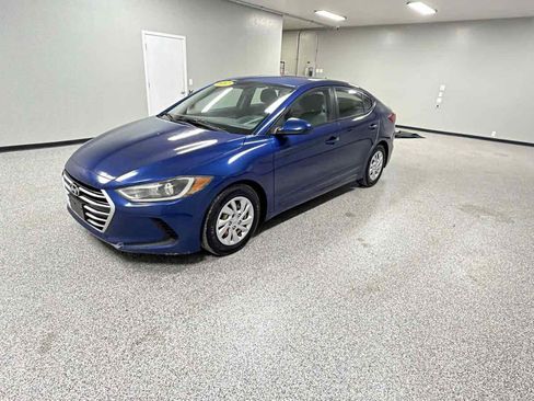 Used 2017 Hyundai Elantra SE image 7