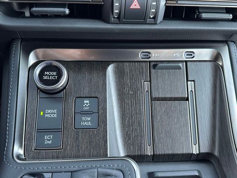 Used 2025 Lexus GX 550 image 12