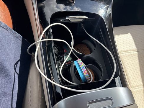 Used 2024 Mercedes-Benz GLC 300 4MATIC image 13