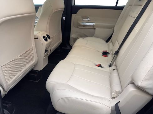 Used 2022 Mercedes-Benz GLB 250 image 32