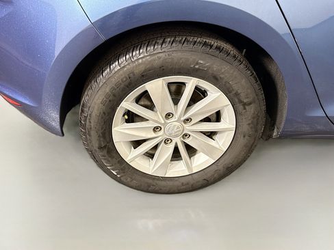 Used 2017 Volkswagen Golf S image 32