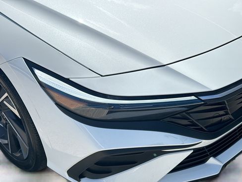 Certified 2025 Hyundai Elantra Sport image 31