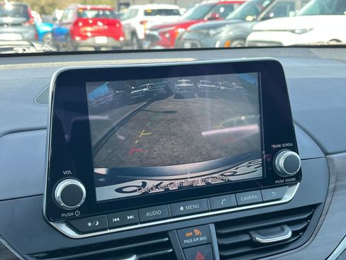 Used 2025 Nissan Altima 2.5 SV image 23