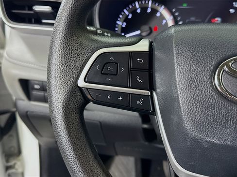 Used 2023 Toyota Highlander L image 14
