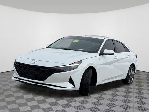 Used 2023 Hyundai Elantra SEL w/ Convenience Package image 16