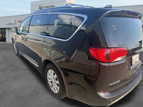 Used 2018 Chrysler Pacifica Touring-L FWD image 8