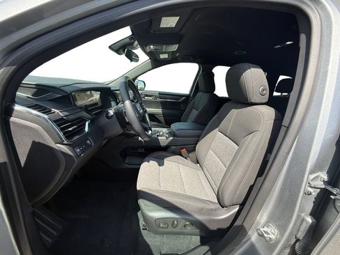 Used 2025 GMC Acadia Elevation FWD image 9