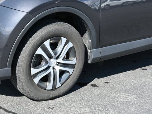 Used 2018 Toyota RAV4 LE image 5