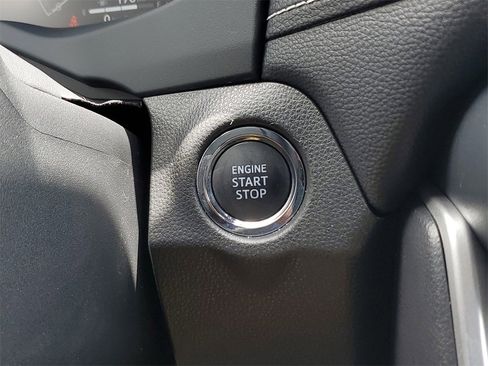 Used 2023 Toyota RAV4 Limited image 32