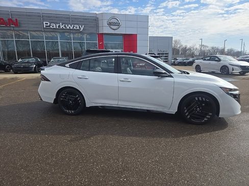 Used 2026 Nissan Sentra SR w/ SR Premium Package image 8