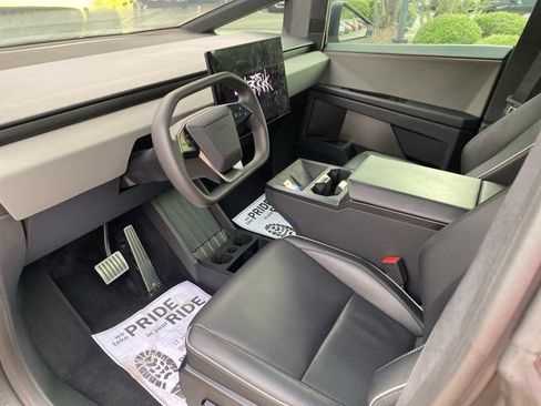 Used 2025 Tesla Cybertruck AWD Crew Cab image 6