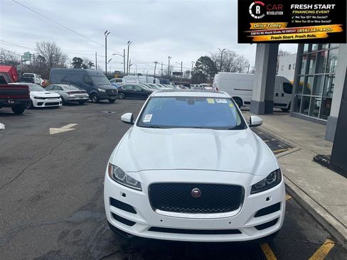 Used 2018 Jaguar F-PACE Premium image 3