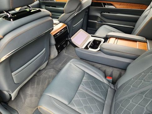 Certified 2022 Jeep Grand Wagoneer Series III AWD/4WD image 32