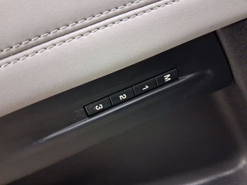 Used 2023 Land Rover Range Rover Evoque R-Dynamic SE image 22