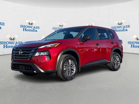 Used 2025 Nissan Rogue S image 2