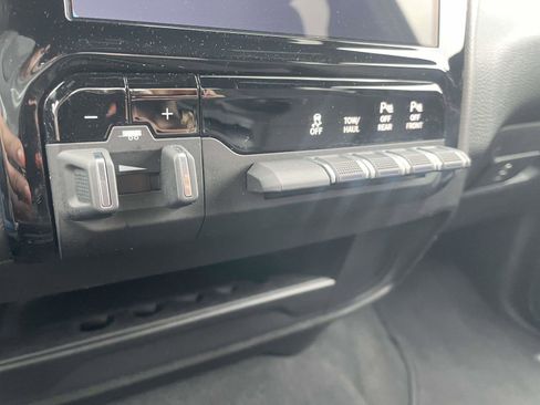 Used 2024 RAM 2500 Big Horn w/ Sport Appearance Package image 34