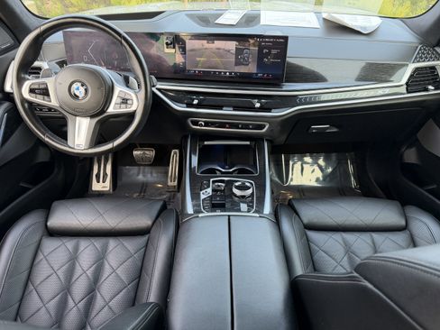 Used 2024 BMW X7 xDrive40i w/ M Sport Package image 29