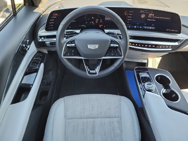 Used 2024 Cadillac Lyriq Luxury AWD/4WD image 11
