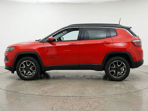 Used 2025 Jeep Compass Trailhawk w/ Trailer Tow Group AWD/4WD image 5
