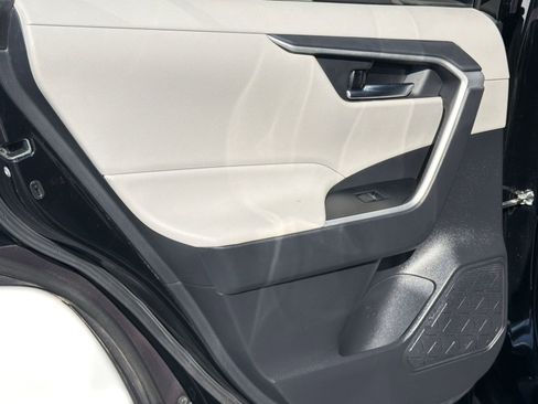 Used 2021 Toyota RAV4 XLE Premium image 29