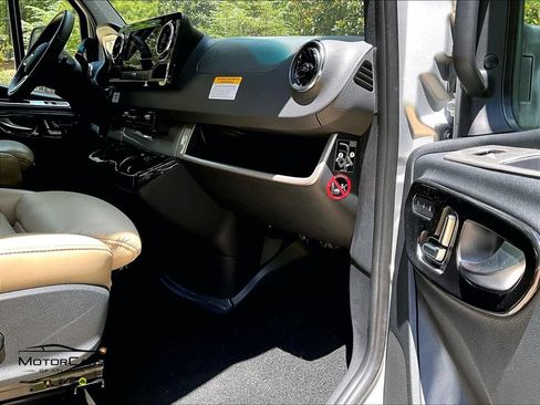 Used 2023 Mercedes-Benz Sprinter 4500 image 14