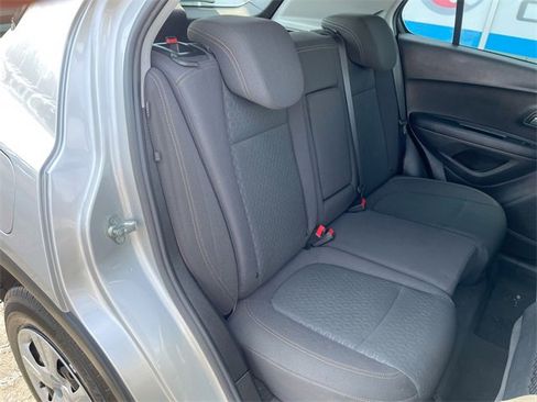 Used 2018 Chevrolet Trax LS image 23