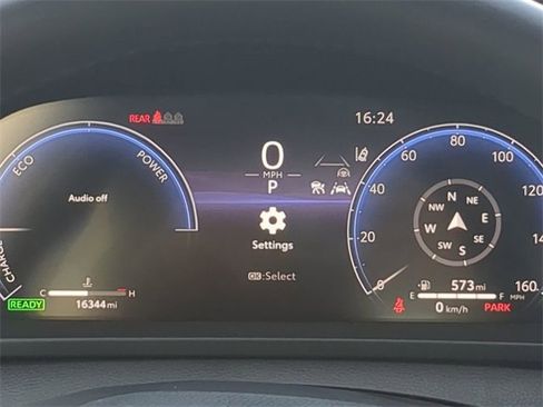 Used 2023 Toyota Crown Limited image 26