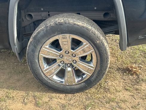Used 2018 GMC Sierra 1500 SLT AWD/4WD image 2