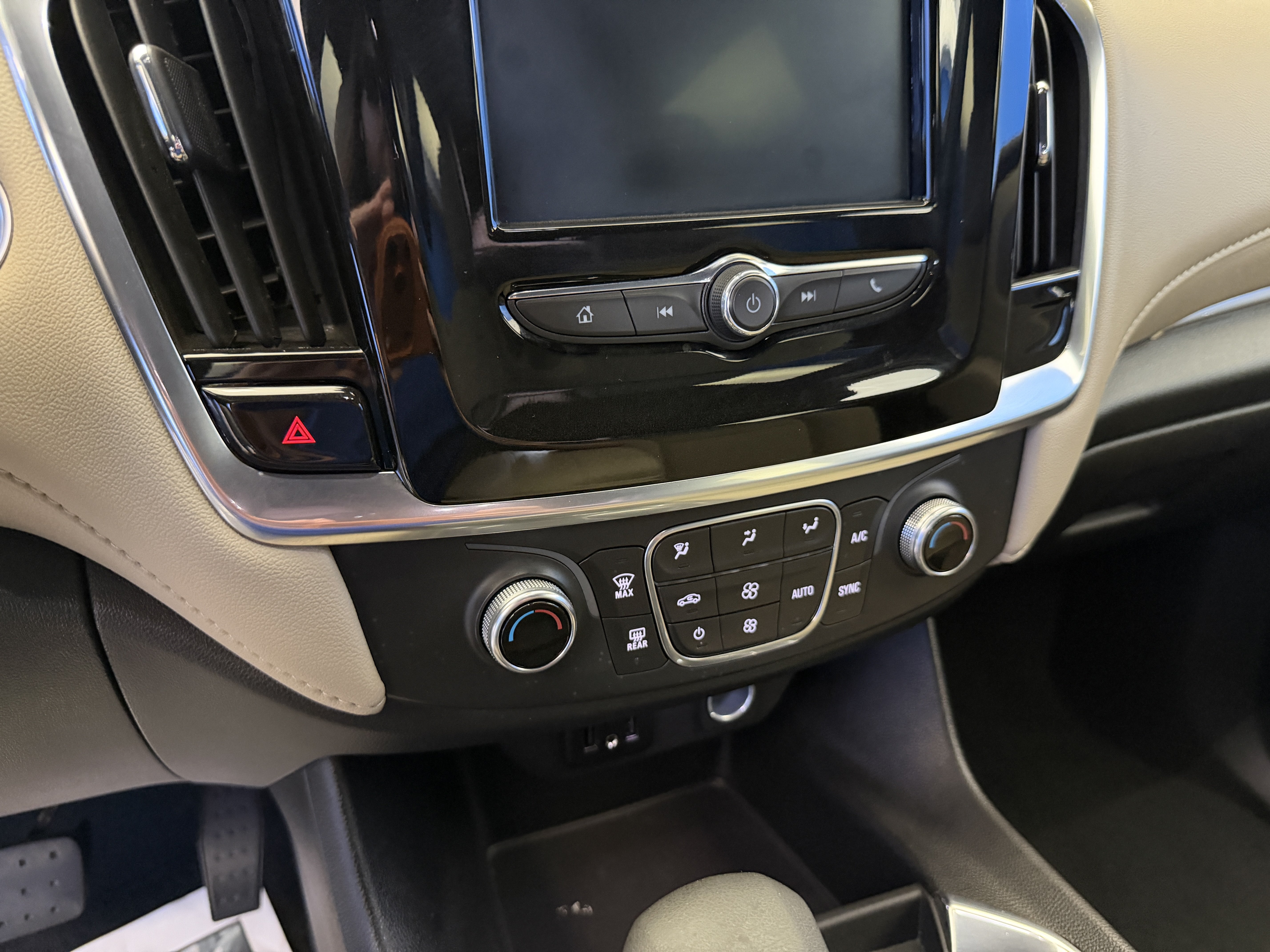 Used 2023 Chevrolet Traverse LS FWD image 20