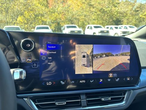 New 2026 Chevrolet Equinox EV LT image 17