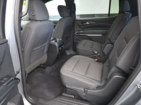 Used 2024 Chevrolet Traverse LT AWD/4WD image 16