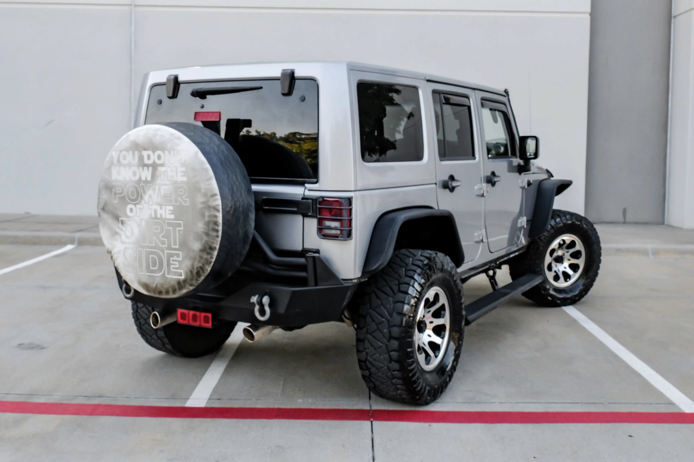 Used 2016 Jeep Wrangler Unlimited Rubicon w/ Connectivity Group AWD/4WD image 11