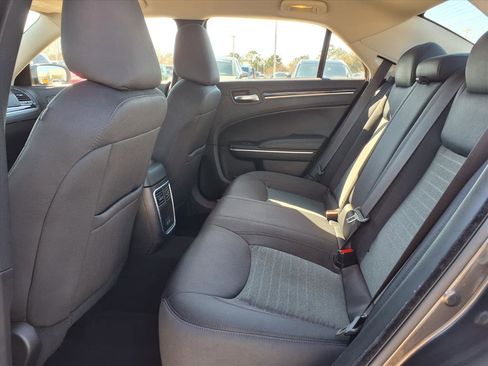 Used 2023 Chrysler 300 Touring w/ Sport Appearance Package image 7