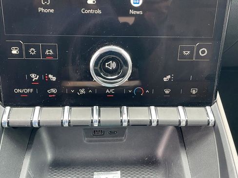 Used 2025 GMC Terrain Elevation w/ Black Edition image 9